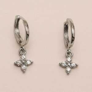 ⚜️ Chic Silver Earrings with Zirconia